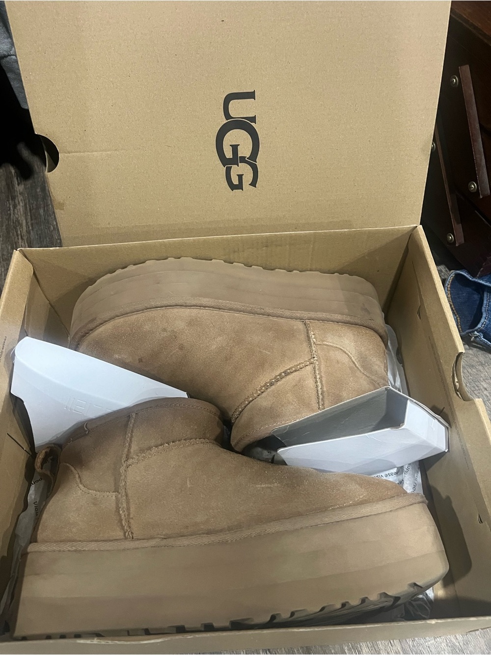 UGG Women's Short Suede Platform Boot - Chestnut